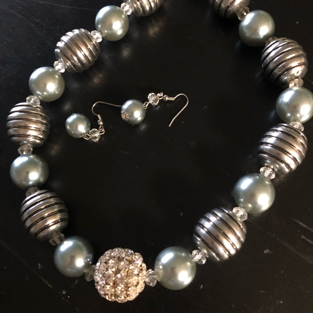 Silvertone Necklace and Earring Set.